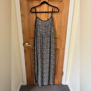 Loft Black And White Floral Maxi Dress Size Large ￼